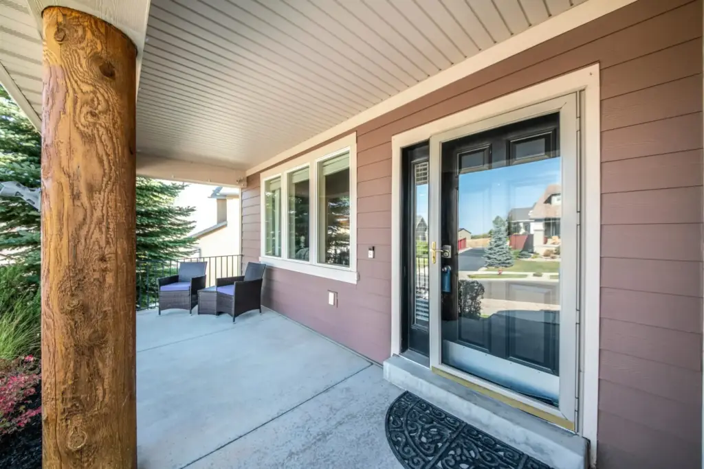 Storm door example, photo 4